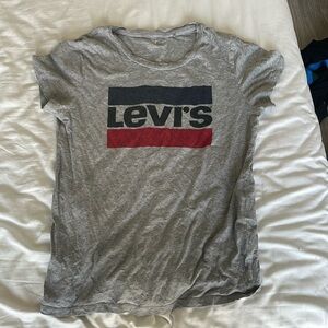 Levi’s logo t-shirt